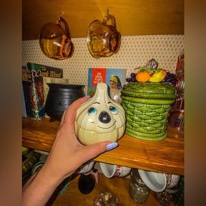 🧄1970s Ceramic Anthropomorphic Garlic Covered Dish: Vintage Kitchen Must-have🧄